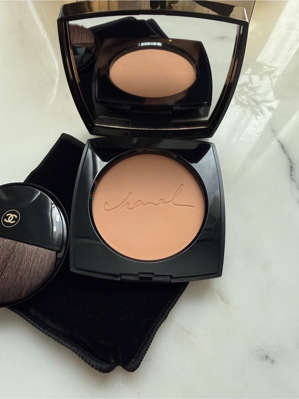 CHANEL Compact Pressed Powder - Light Beige N20 Les Beiges
